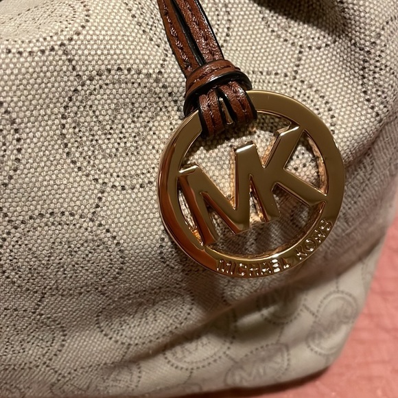 Bag - Picture 2 of 6